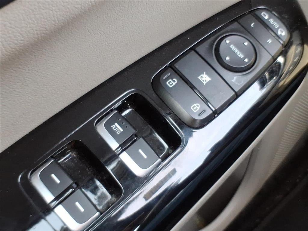 Used 2021 Sparkling Silver Kia EX image 18