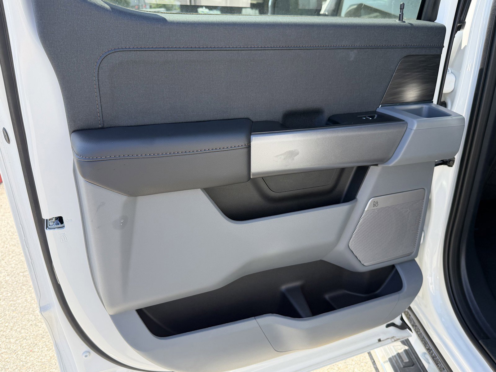 New 2025 Star White Metallic Tri-Coat Ford Lariat® image 17