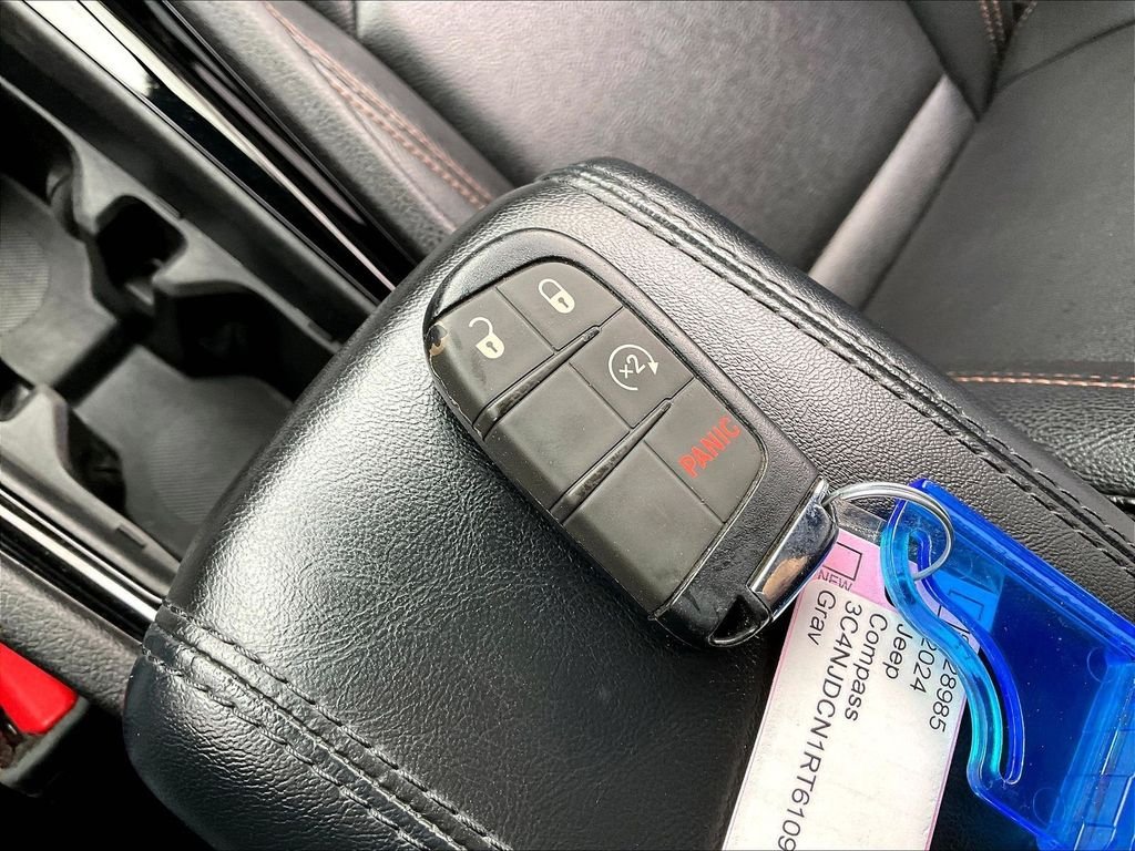 Used 2024 Gray Jeep Limited image 27