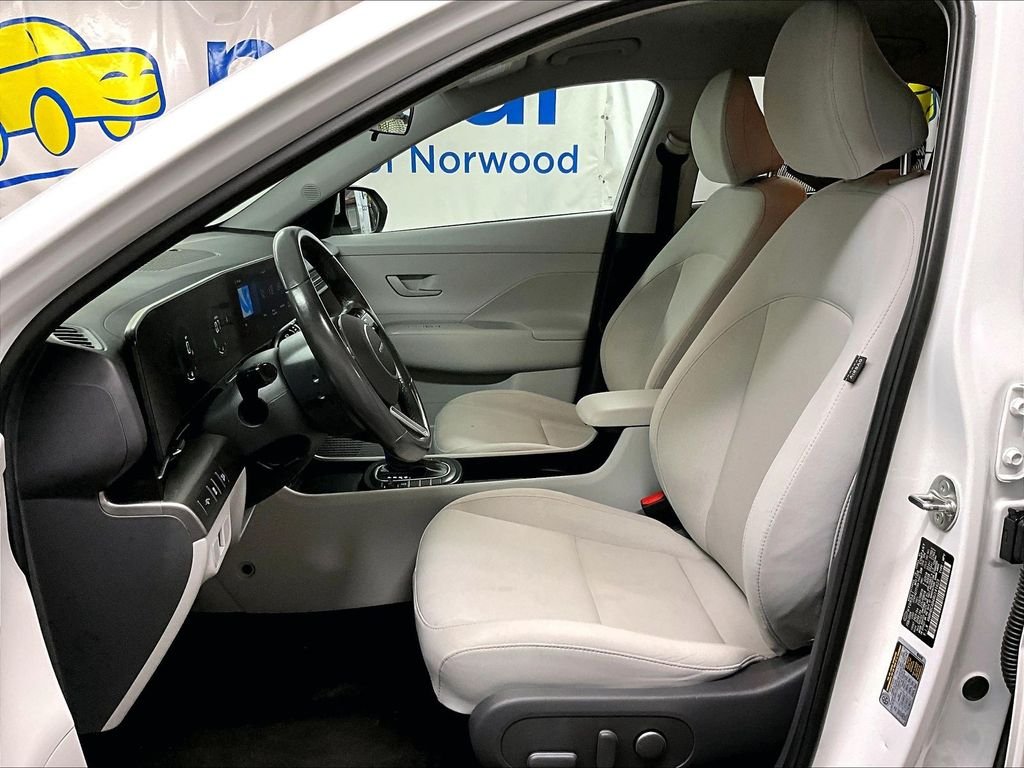 Used 2024 White Hyundai SEL image 10