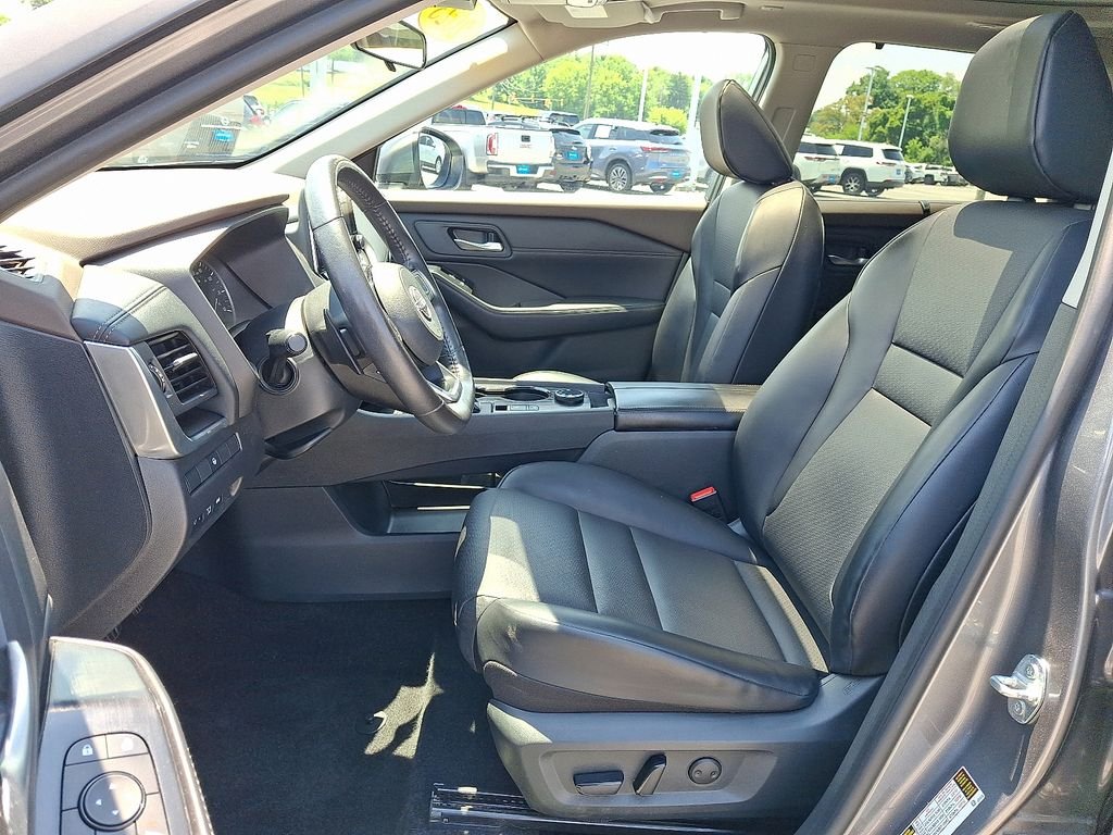 Used 2023 Gray Nissan SV image 15