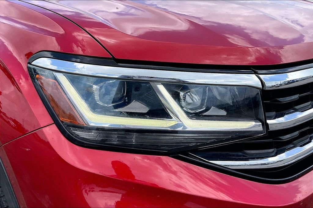 Certified Used 2021 Aurora Red Metallic Volkswagen SEL Premium image 33