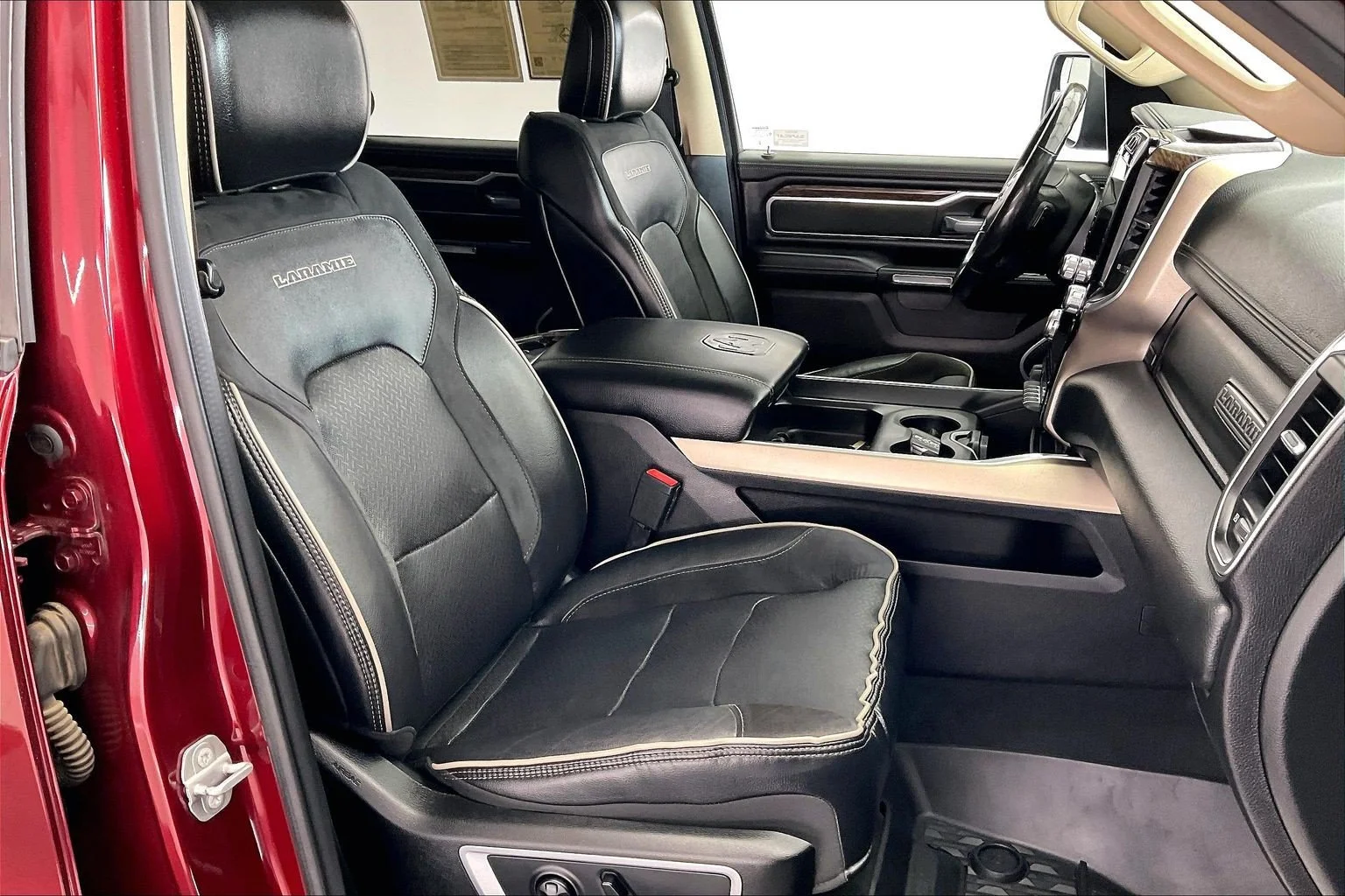 Used 2020 Delmonico Red Pearlcoat Ram Laramie image 5