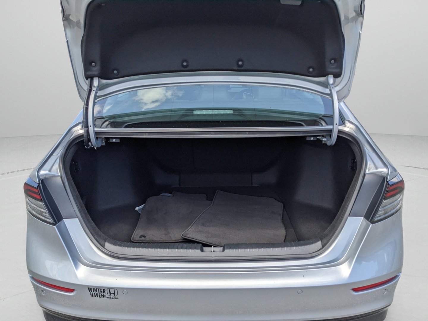 Used 2025 Solar Silver Metallic Honda EX-L image 9