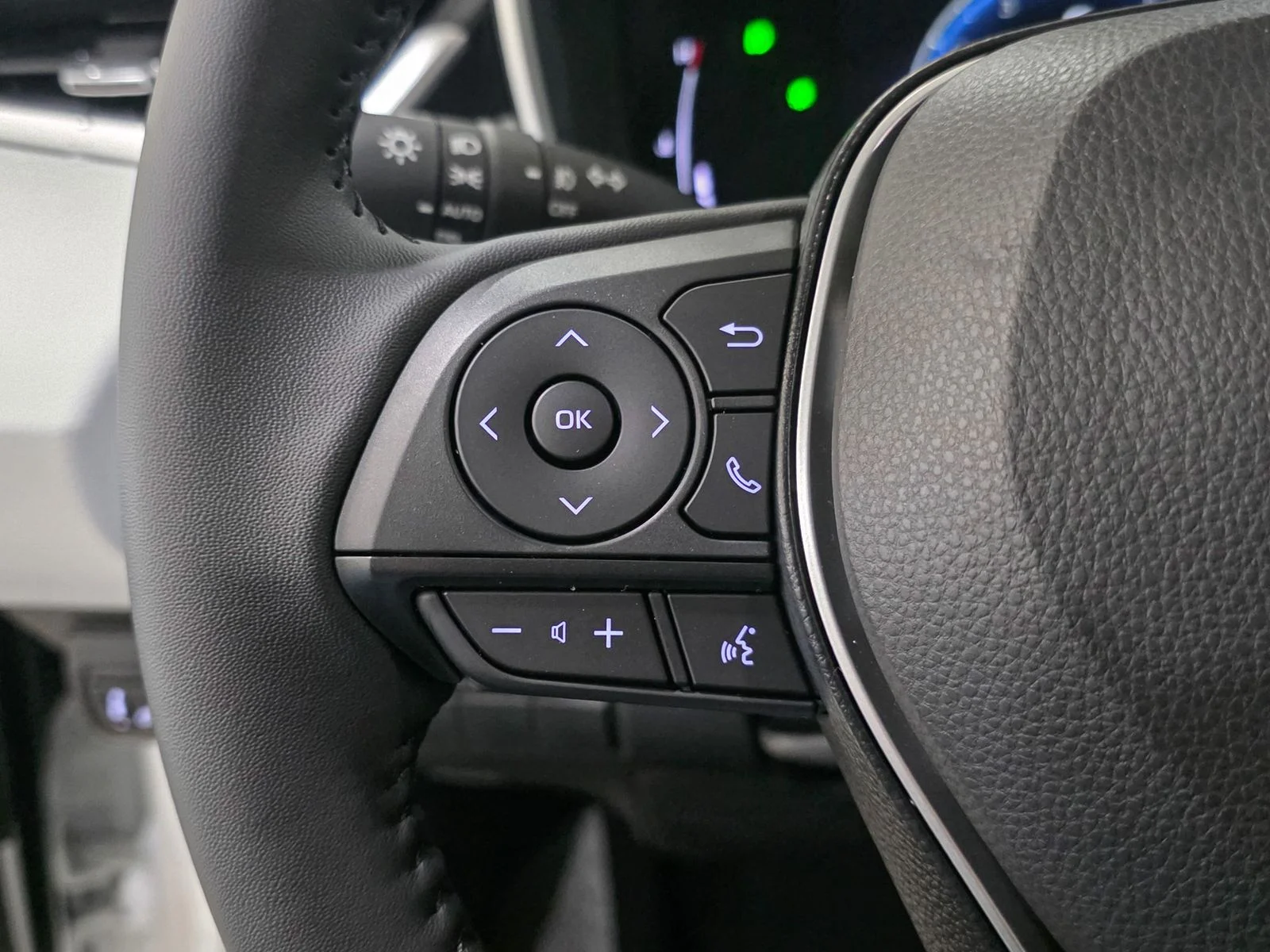 2026 Toyota Corolla Hatchback XSE - Photo 34