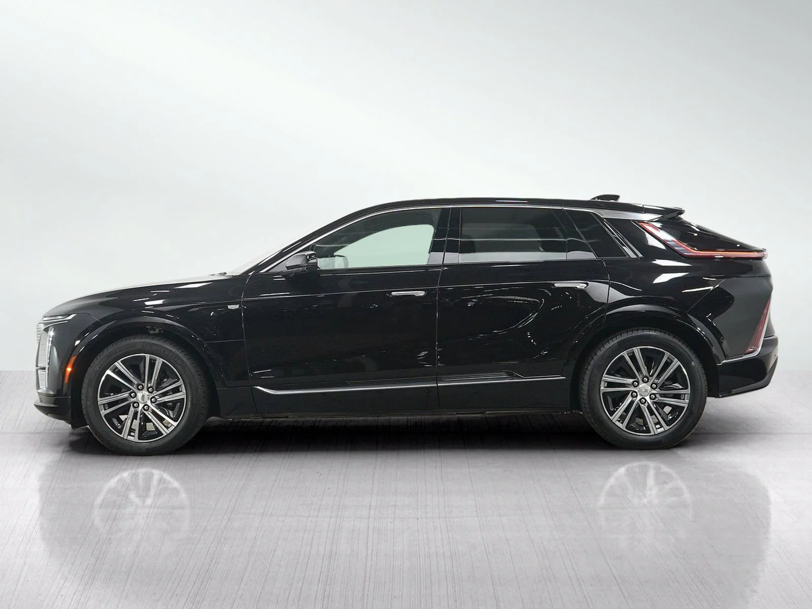 Used 2025 Cadillac LYRIQ Luxury 1 with VIN 1GYKPNRL5SZ300284 for sale in Burnsville, MN