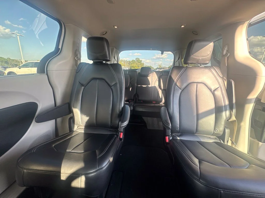 Used 2024 White Chrysler Touring L image 4