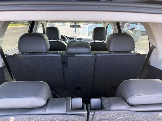 Used 2018 Pearl Metallic Volkswagen SE image 8