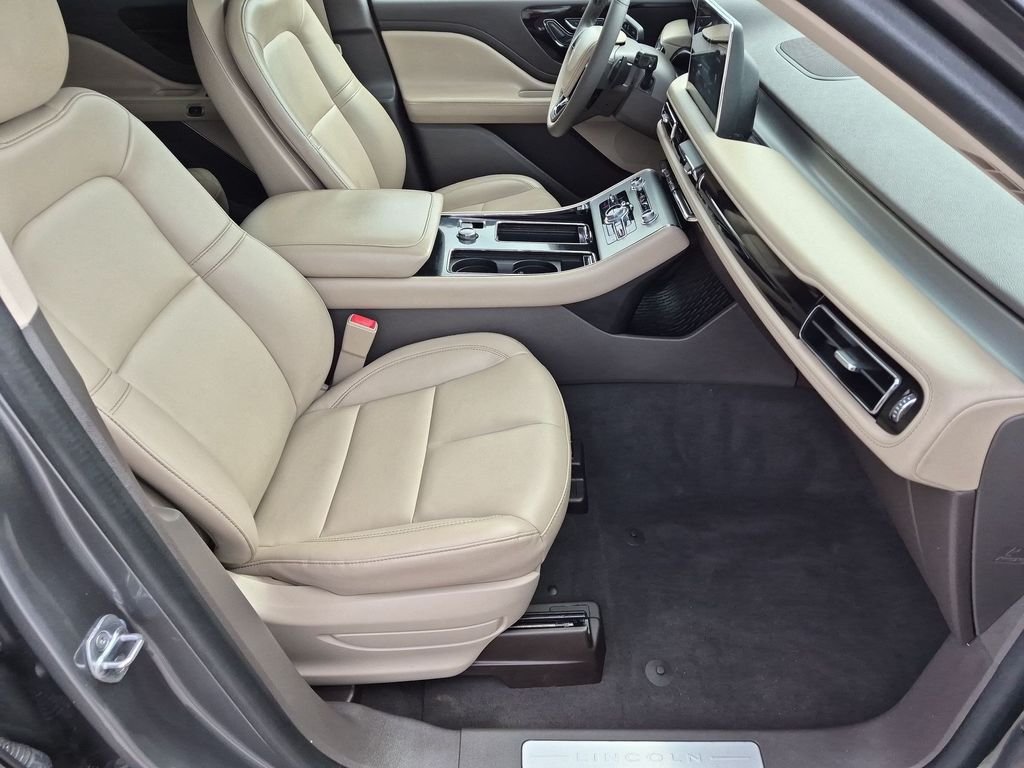 Used 2023 Gray Lincoln Standard image 34
