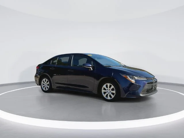 Used 2024  Toyota LE image 2