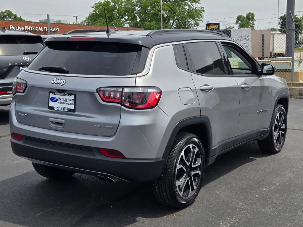 Used 2022 Silver Jeep Limited image 11