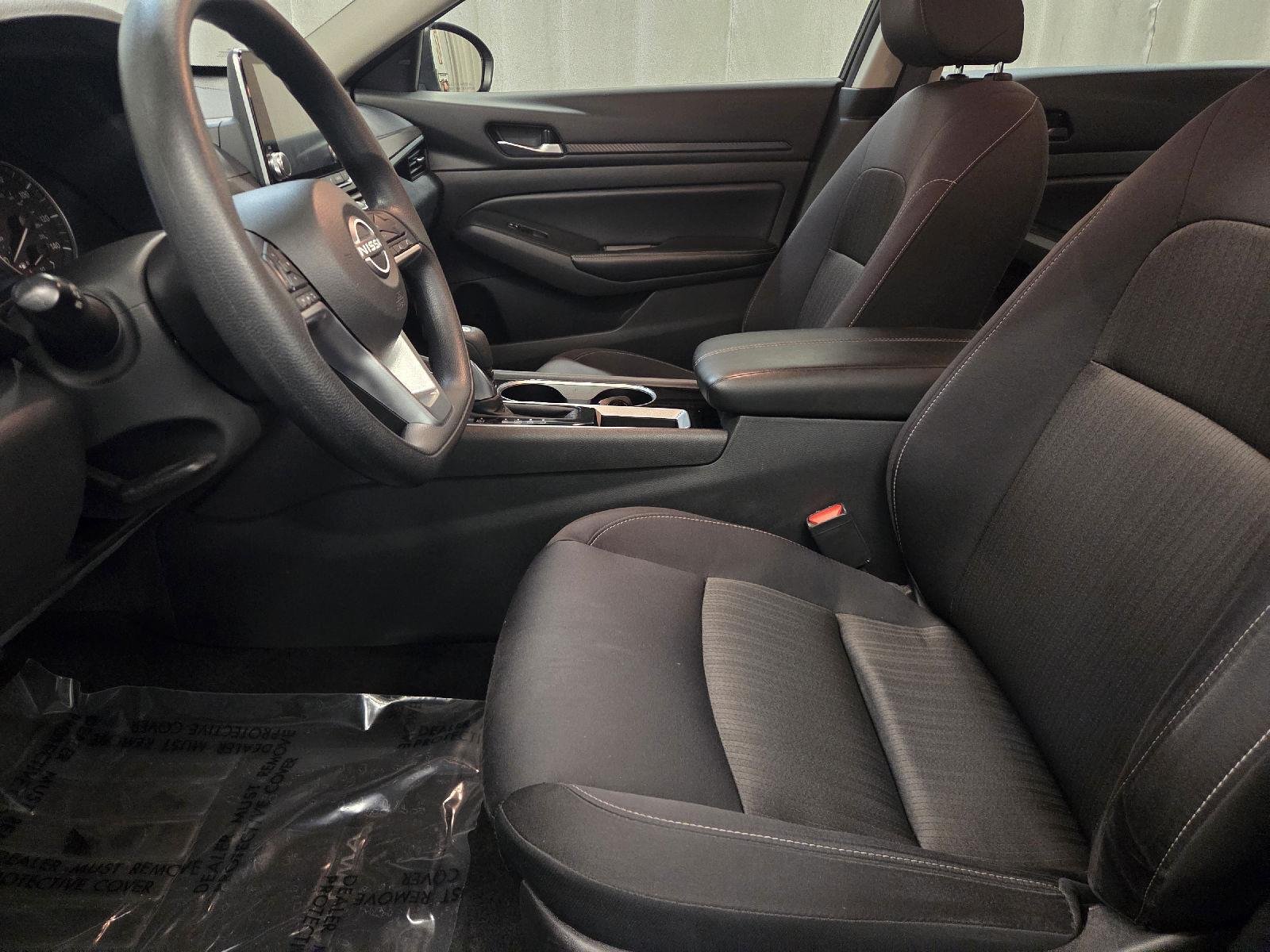 Used 2024 Super Black Nissan 2.5 SV image 14