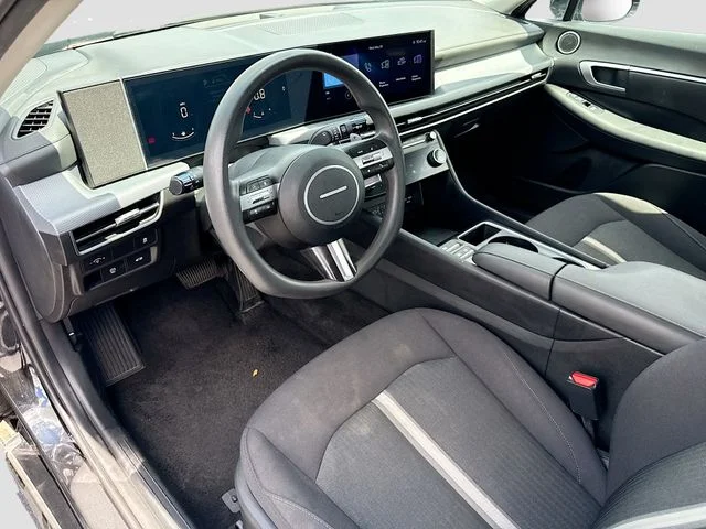 Used 2024 Black Hyundai SEL image 9