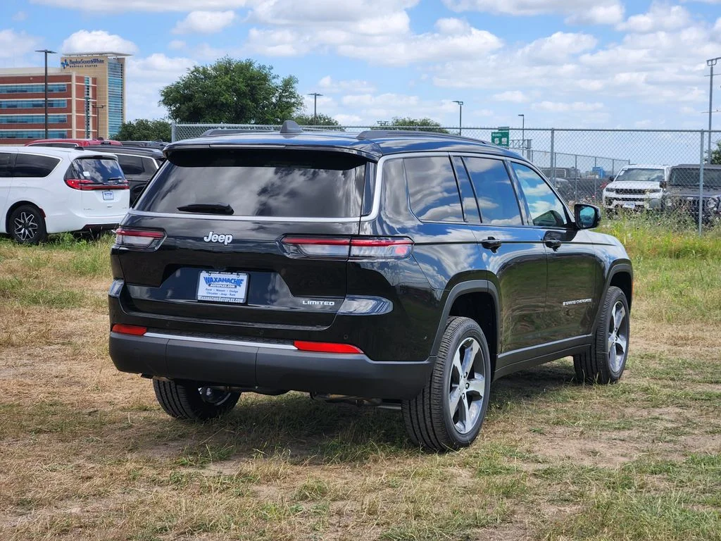 New 2026 Diamond Black Crystal Pearl-Coat Exterior Paint Jeep Limited image 4