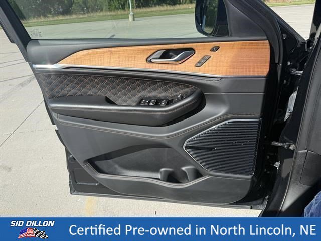 Used 2023 Diamond Black Crystal Pearlcoat Jeep Summit Reserve image 20