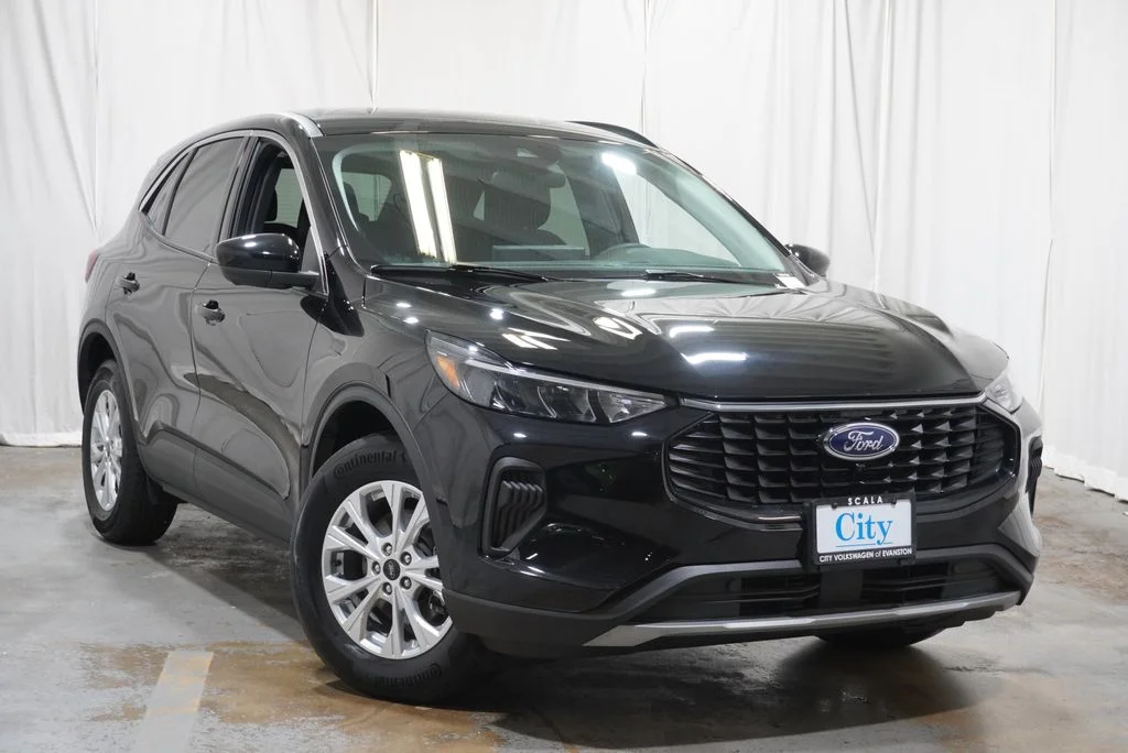 Used 2023 Black Ford Active image 2