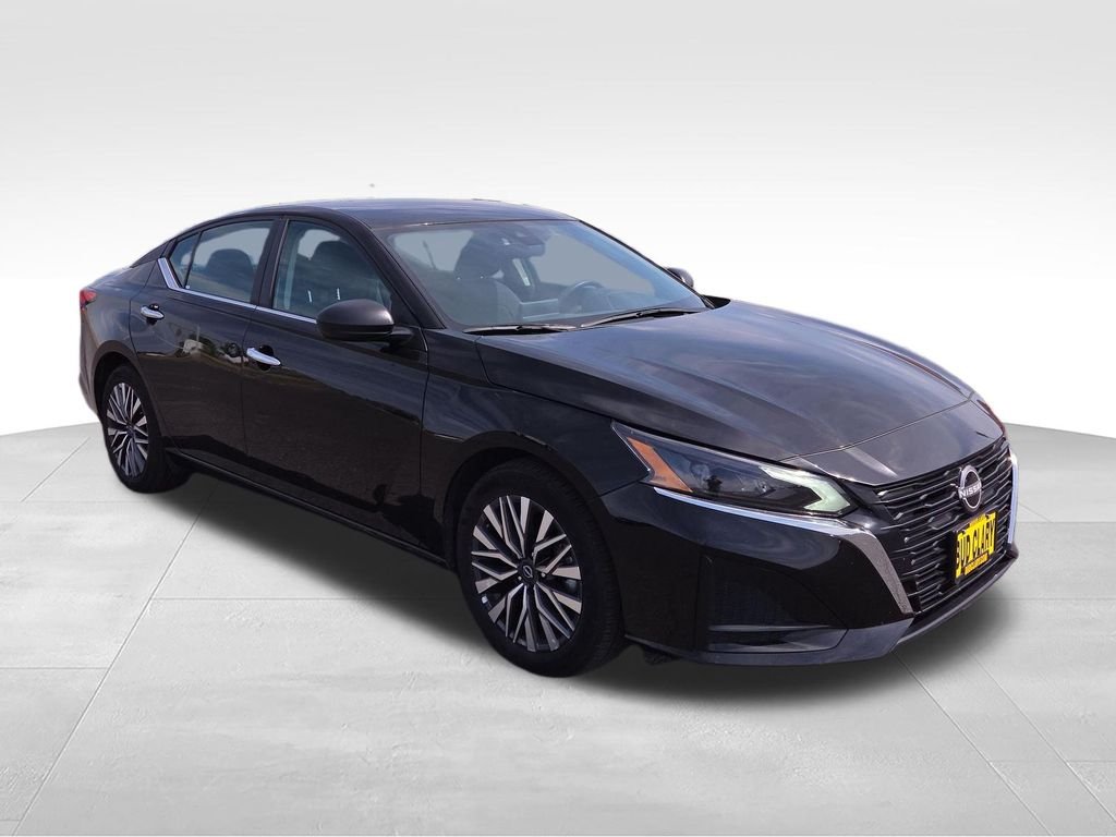 2025 Nissan Altima SV - Photo 8