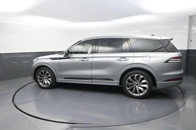 Used 2022 Silver Lincoln Grand Touring image 58