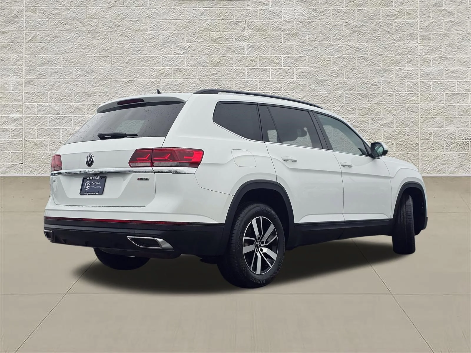 Certified Used 2022 Pure White Volkswagen 2.0T SE image 7