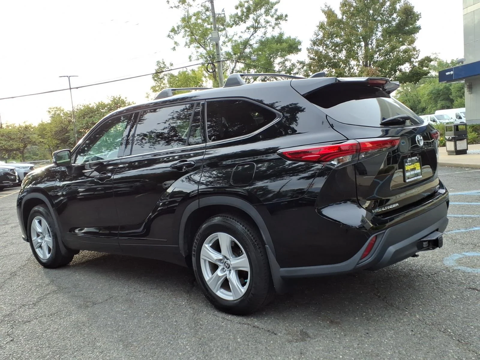 Used 2022 Midnight Black Metallic Toyota LE image 4