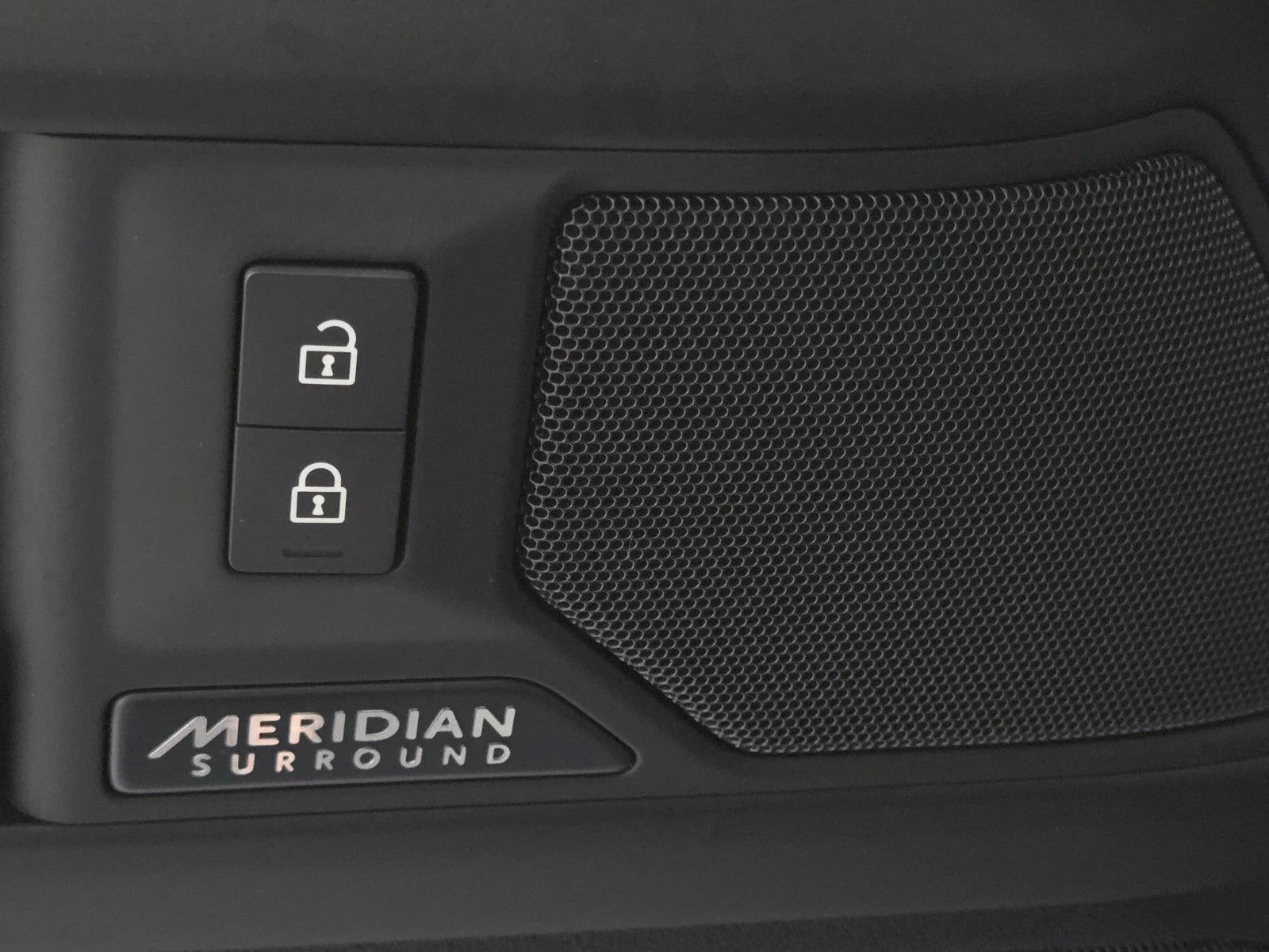 New 2026 Carpathian Grey Land Rover X-Dynamic SE image 23