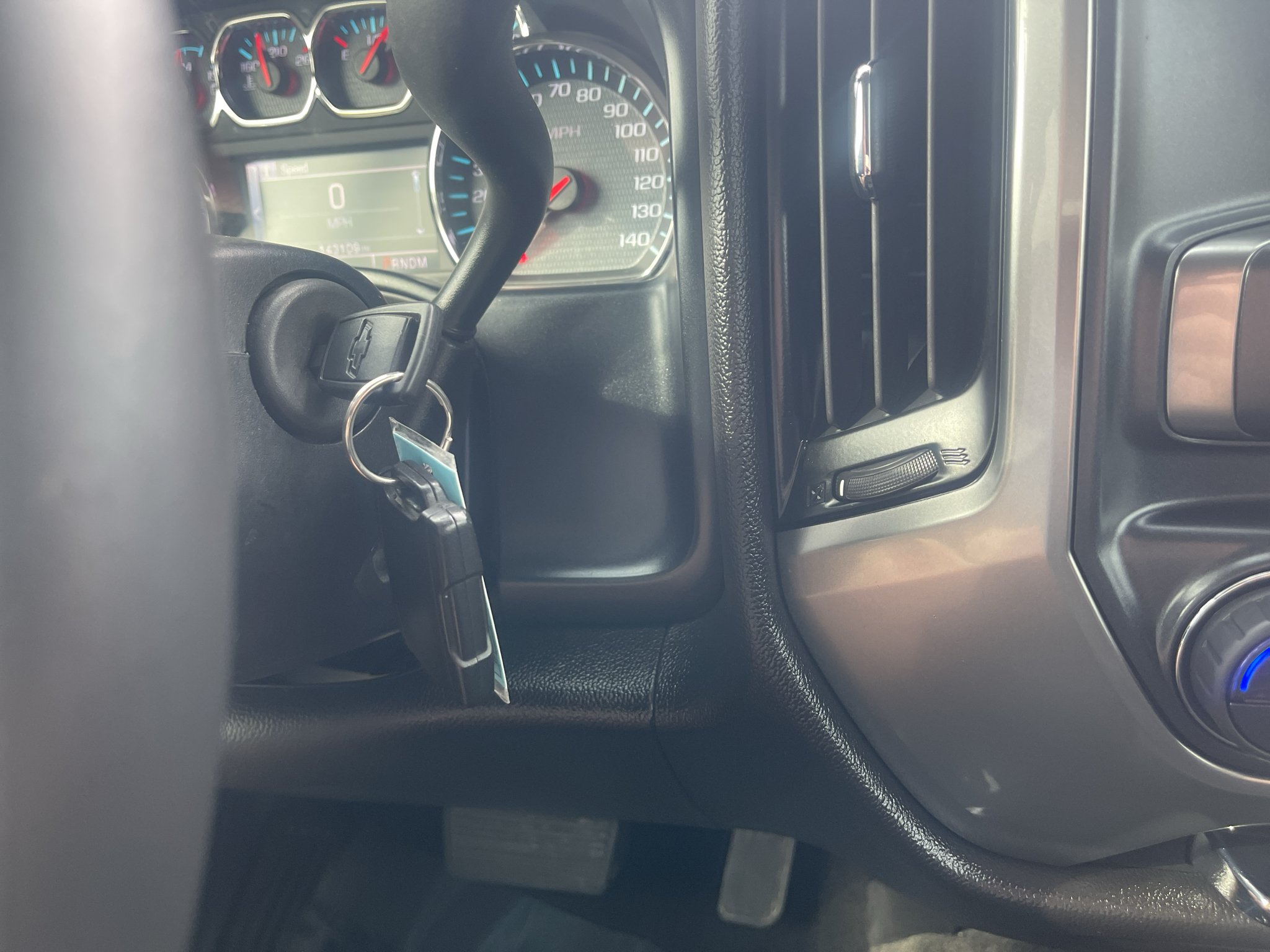 Used 2014 TUNGSTEN METALLIC Chevrolet LT image 17