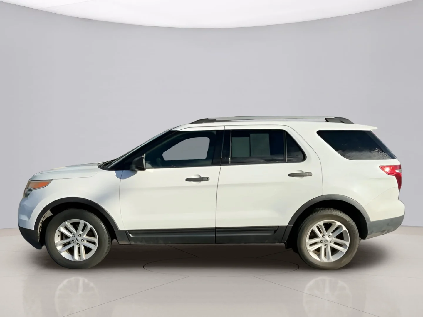 Used 2015 White Ford 4WD image 2
