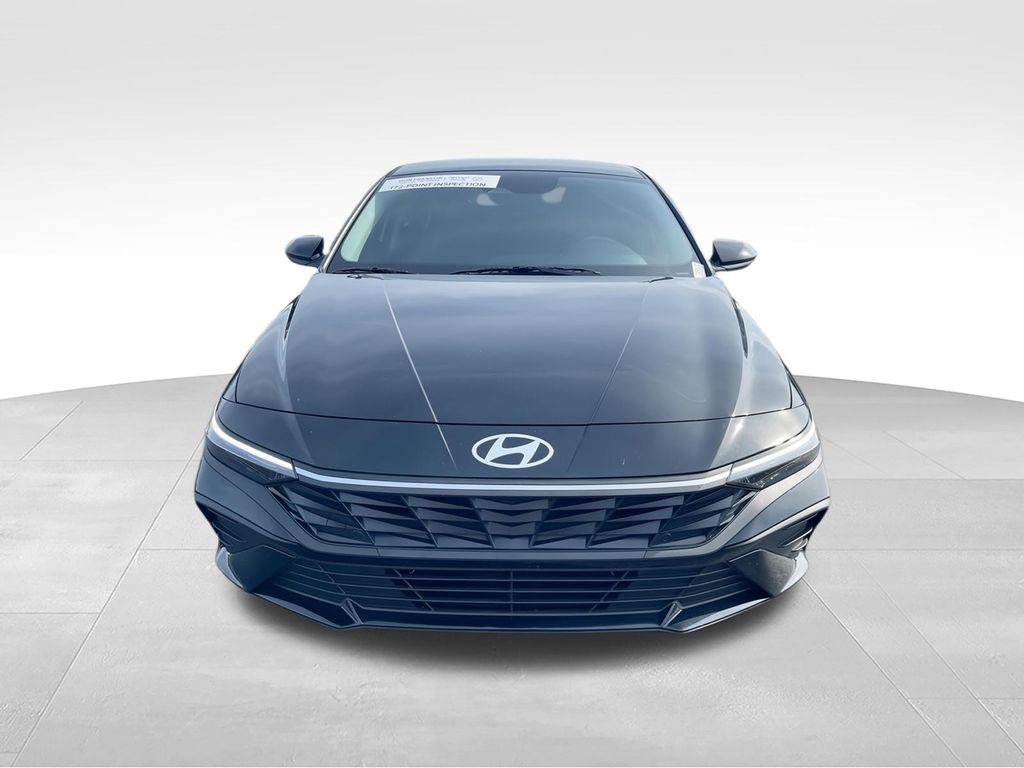 Used 2026 Black Hyundai SE image 3