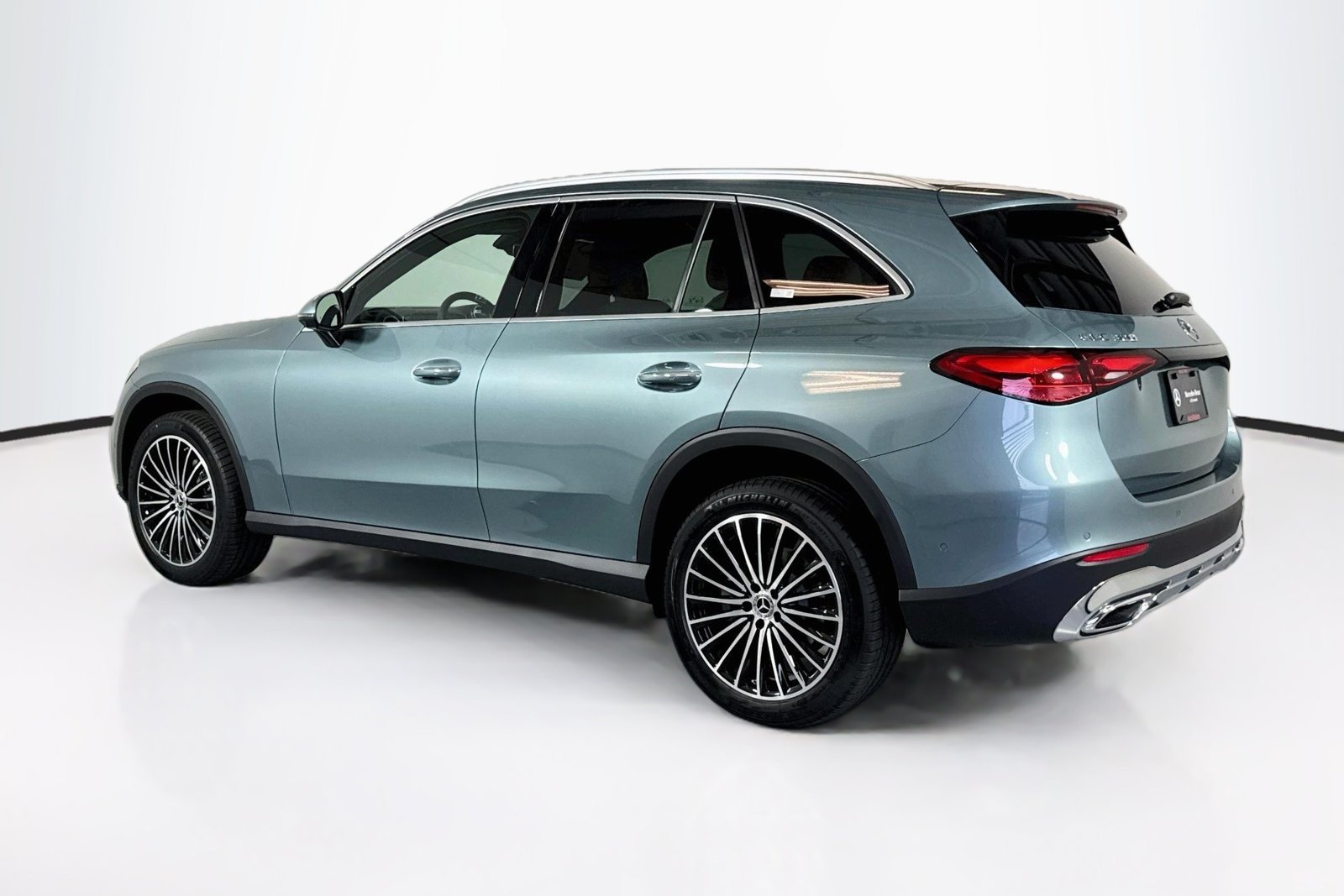 New 2027 Verde Silver Metallic Mercedes-Benz GLC 300 image 7