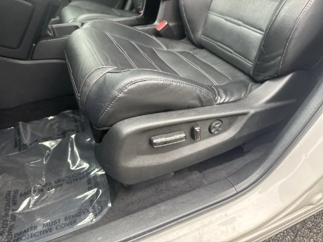 Used 2020  Honda EX-L image 29