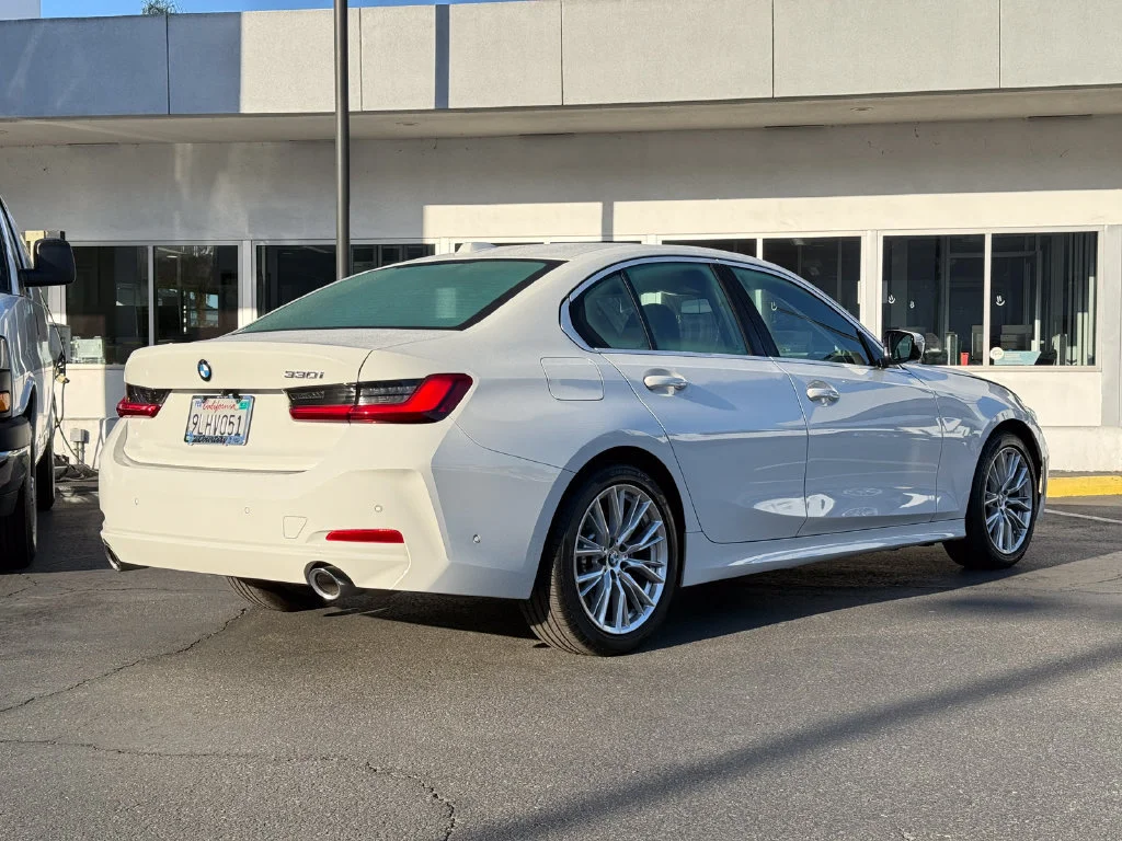 Used 2024  BMW NA image 7