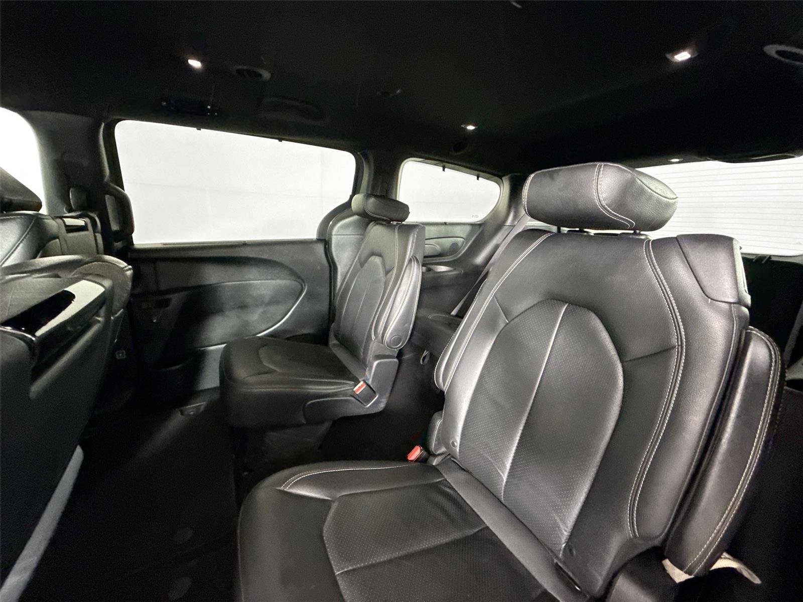 Used 2020 Ceramic Gray Clearcoat Chrysler Touring L Plus image 30