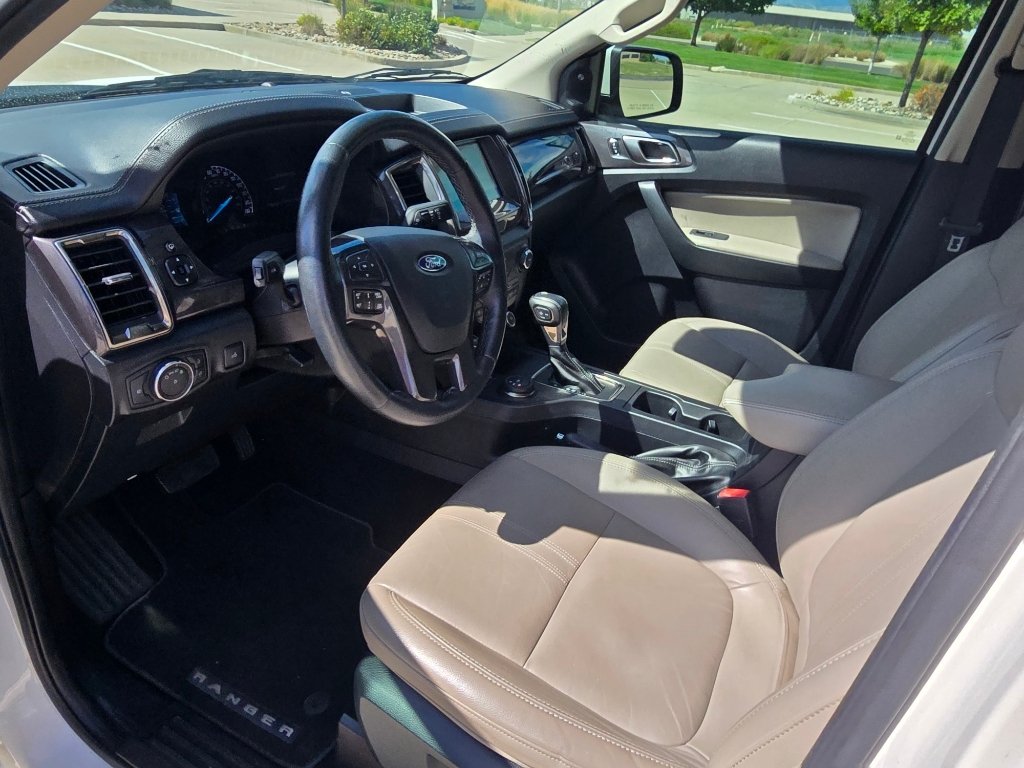 Used 2019 White Platinum Tri-Coat Ford LARIAT image 26