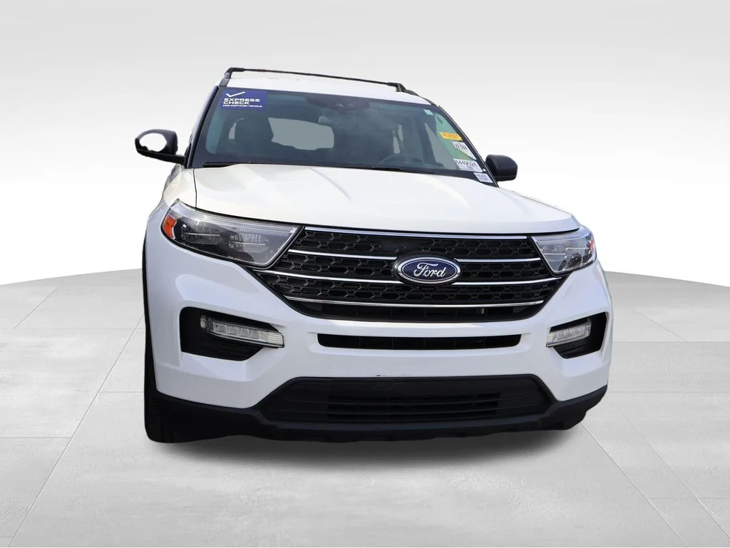 Used 2023 White Metallic Ford XLT image 8