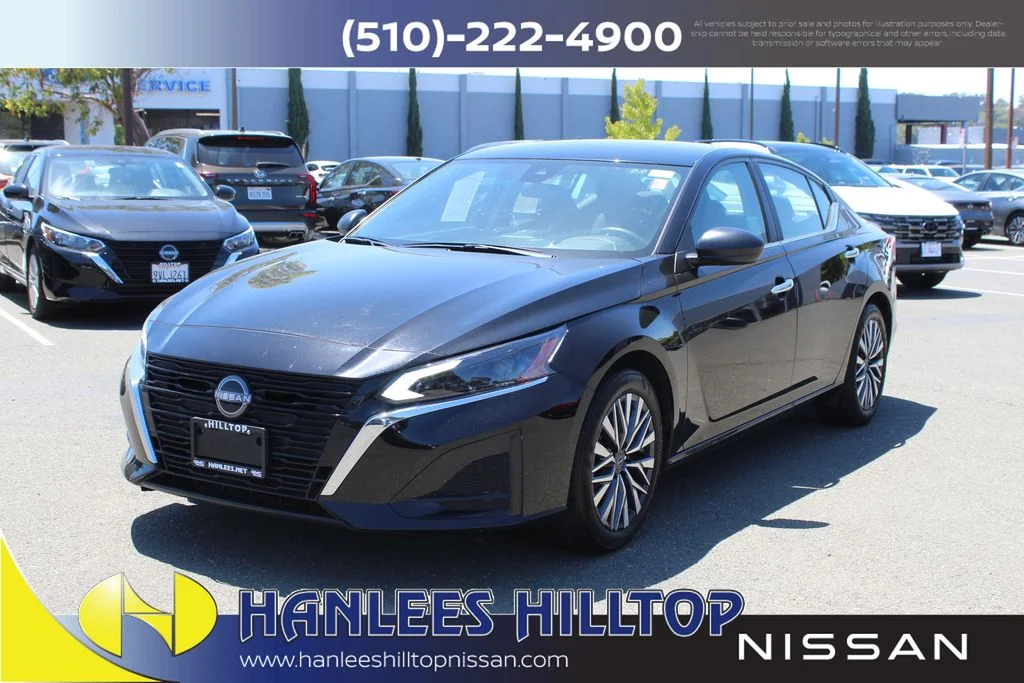 Used 2025 Black Nissan 2.5 SV image 3