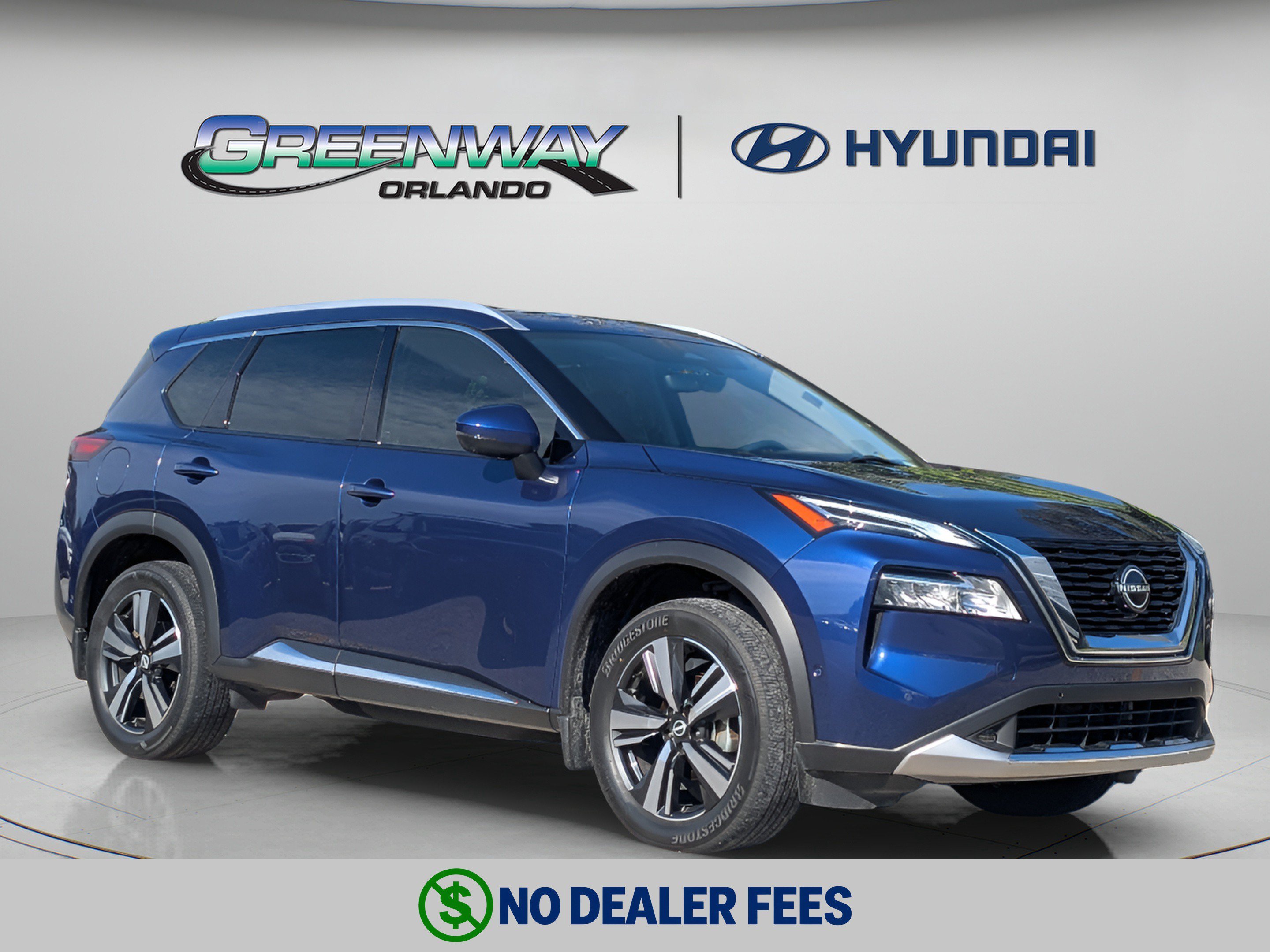 Used 2022 Caspian Blue Metallic Nissan Platinum image 1