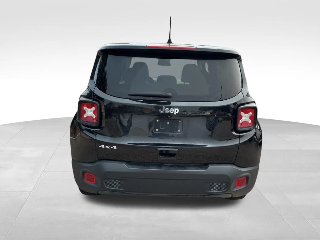 Used 2023 Black Jeep Latitude image 4