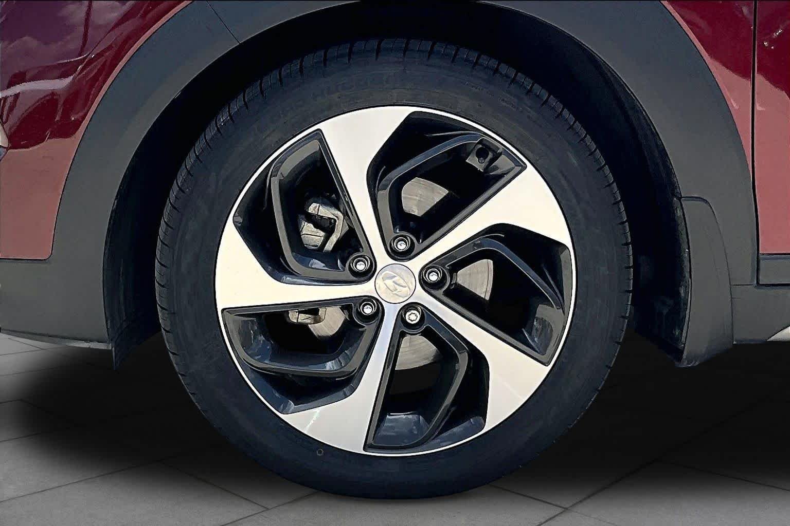 Used 2017 Ruby Wine Hyundai Limited image 11
