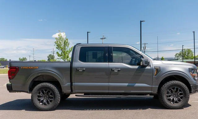Used 2025 Gray Ford Tremor image 5
