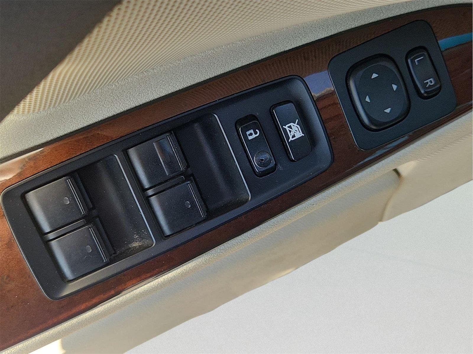 2010 Lexus IS 250 photo 19 of 28