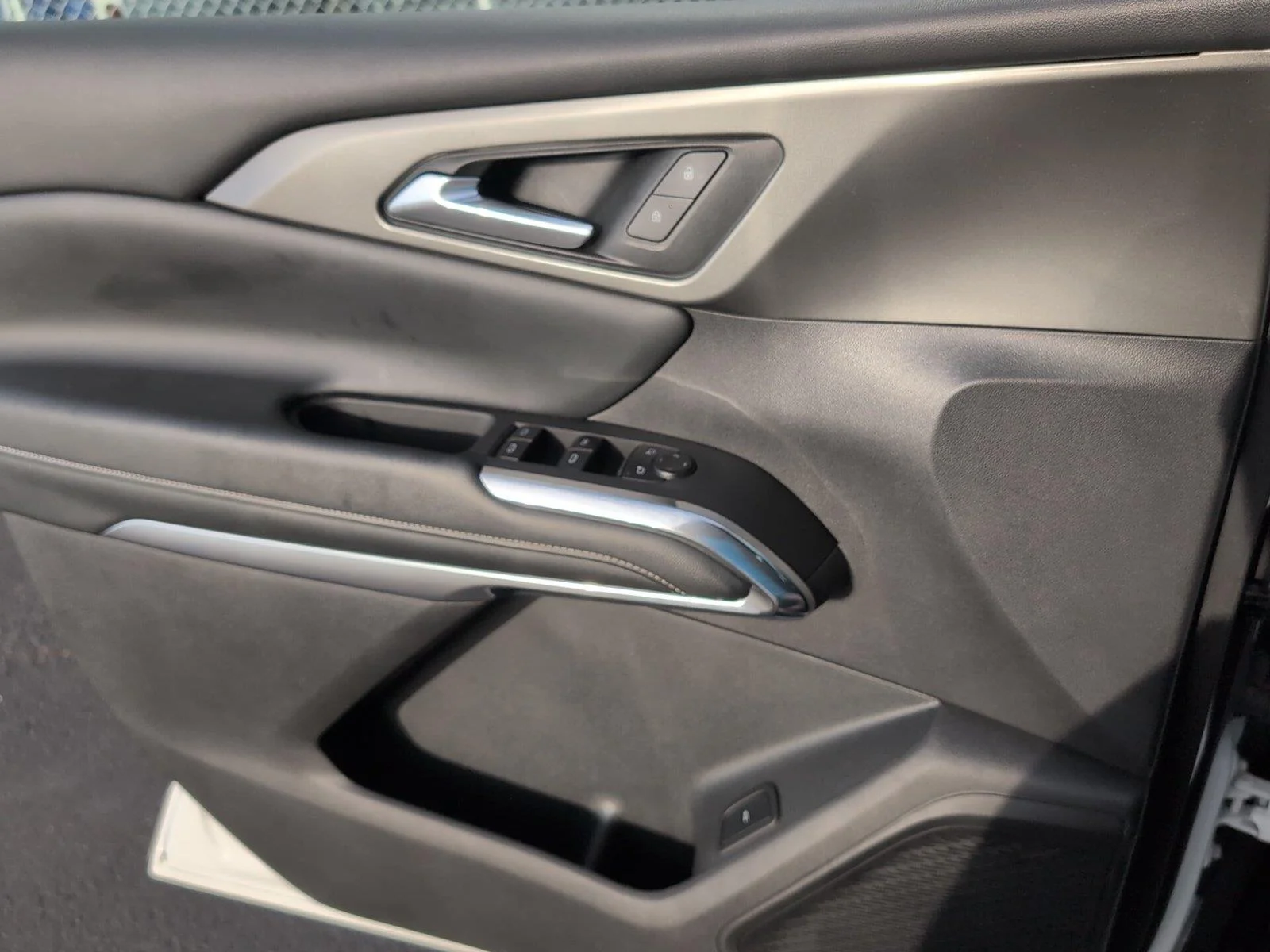Used 2024 Downpour Metallic GMC SLE image 15
