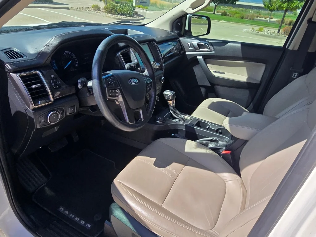 Used 2019 White Platinum Tri-Coat Ford LARIAT image 26