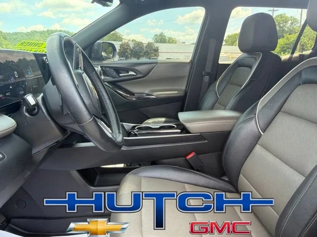 Used 2025 Mosaic Black Metallic Chevrolet LT image 24