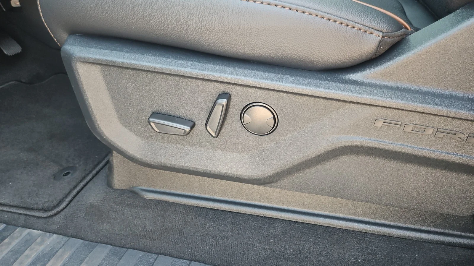 New 2026 Marsh Gray Ford Lariat 4WD image 12