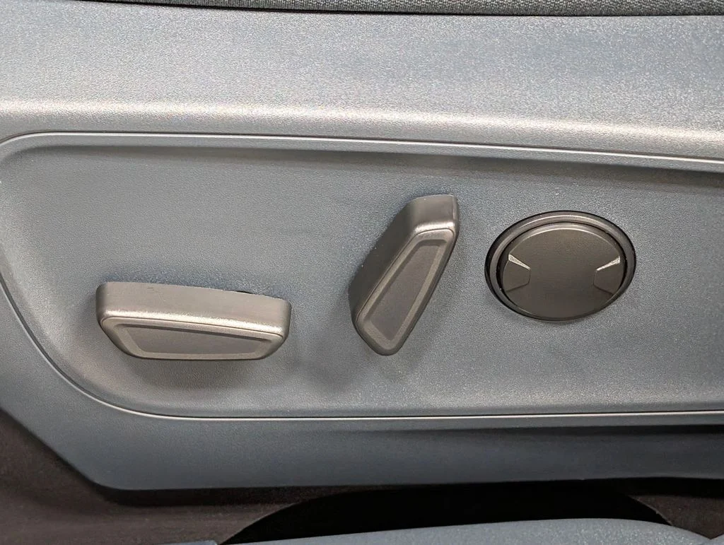 New 2026 Carbonized Gray Metallic Ford XLT image 11