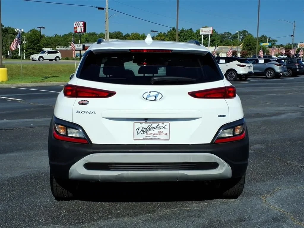 Used 2023 White Hyundai SEL image 18