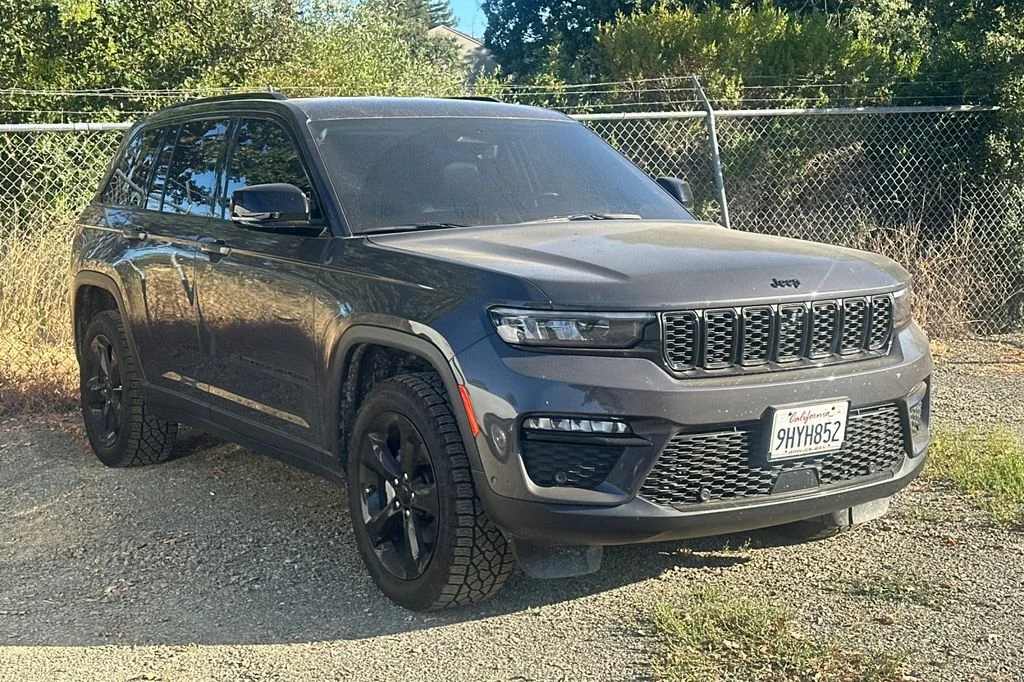 Used 2023 Gray Metallic Jeep Limited image 2