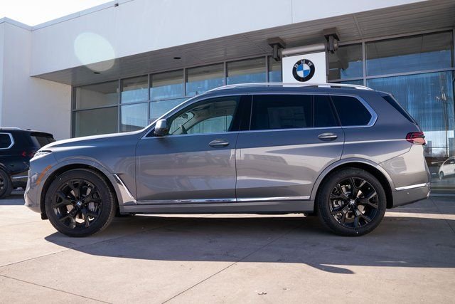 New 2026 Skyscraper Grey Metallic BMW xDrive40i image 2