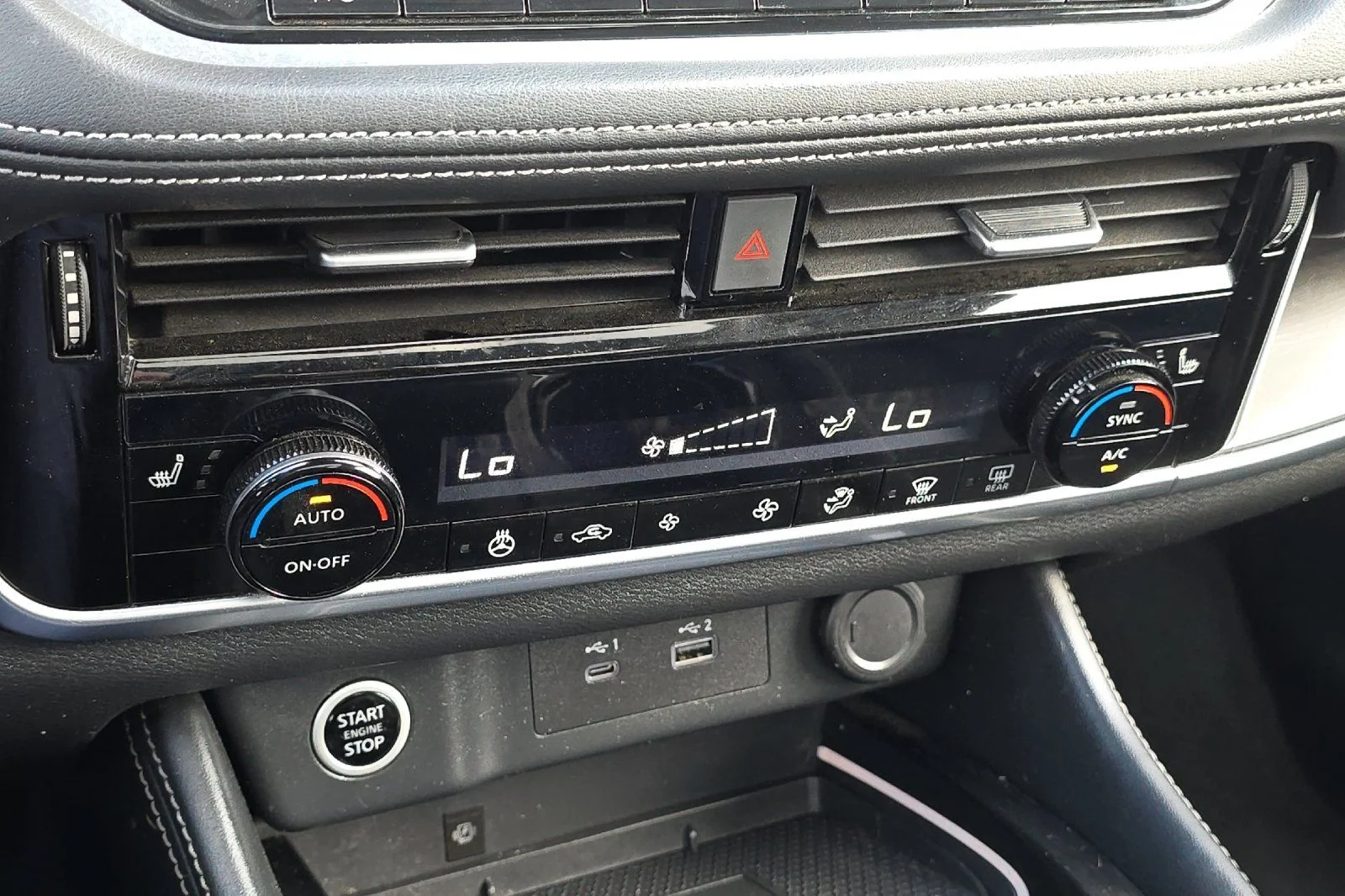 Used 2023 White Nissan Platinum image 23