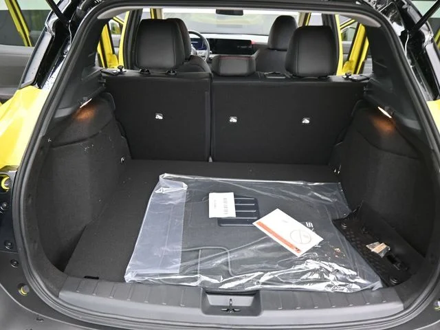 New 2025 Two-tone Yuzu Yellow Metallic / Super Black Nissan SR image 13